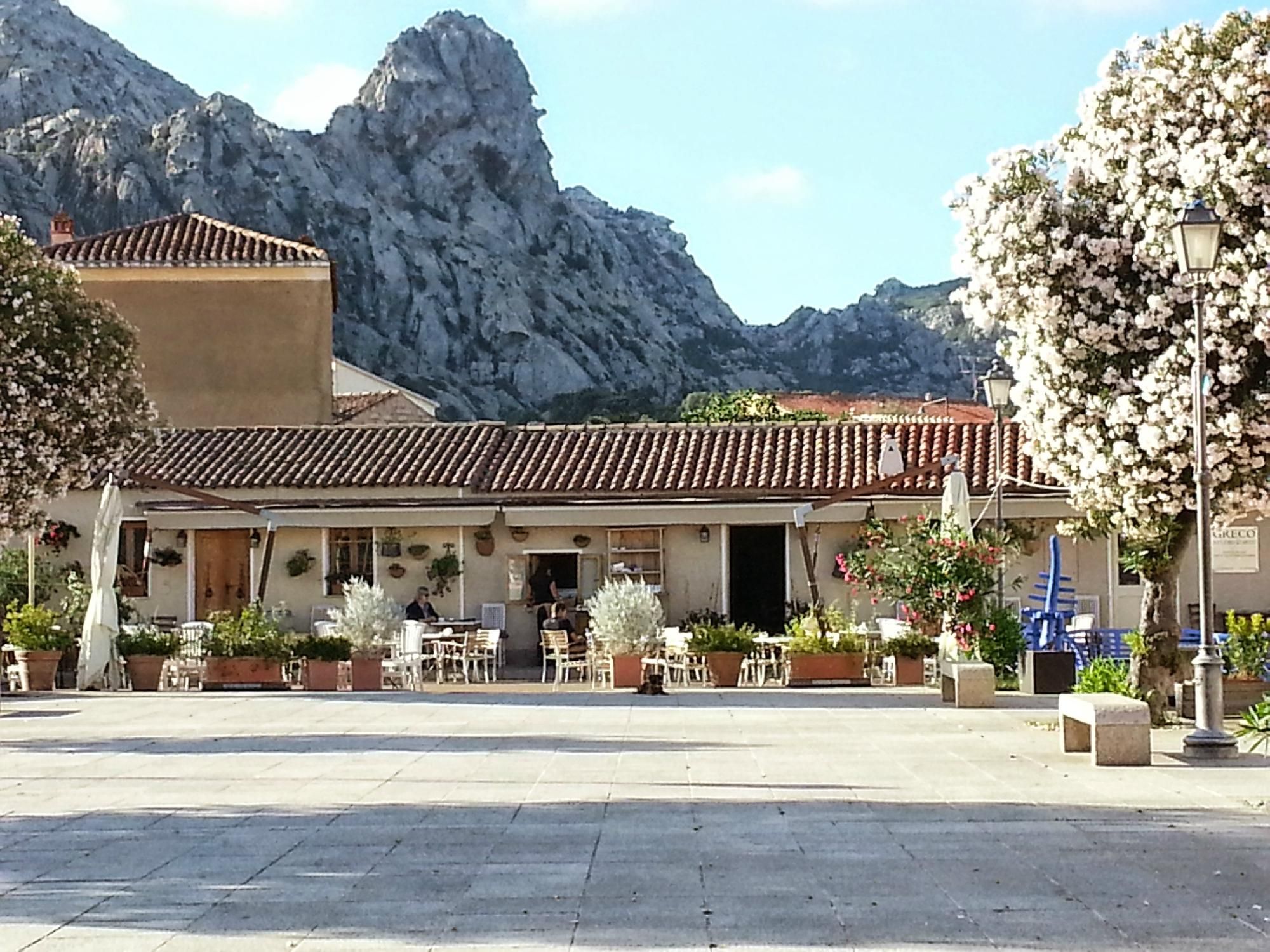 San Pantaleo: Discovering The Village and The Market