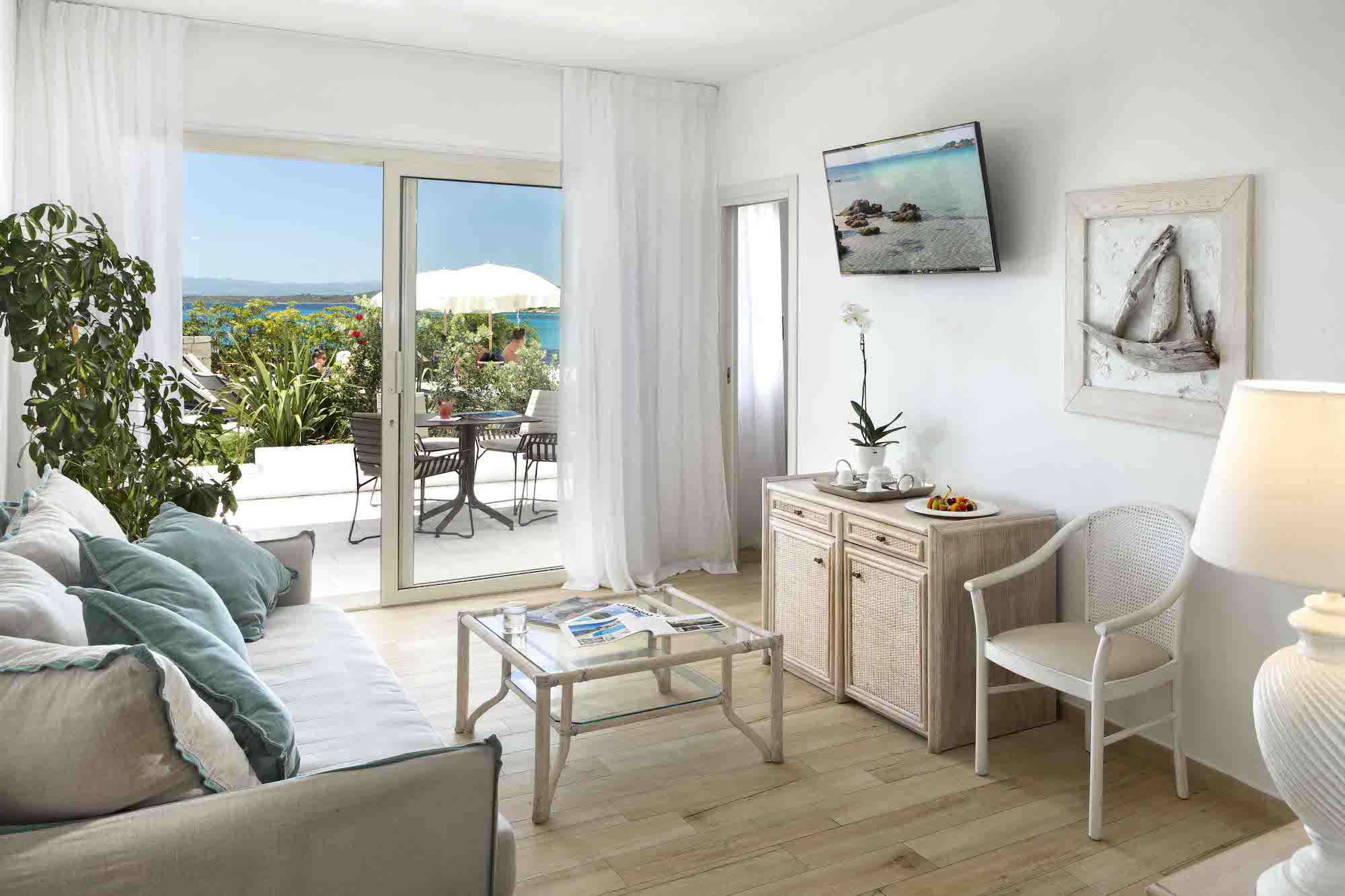 Charming Suite Gabbiano Azzurro Hotel Sardegna living room