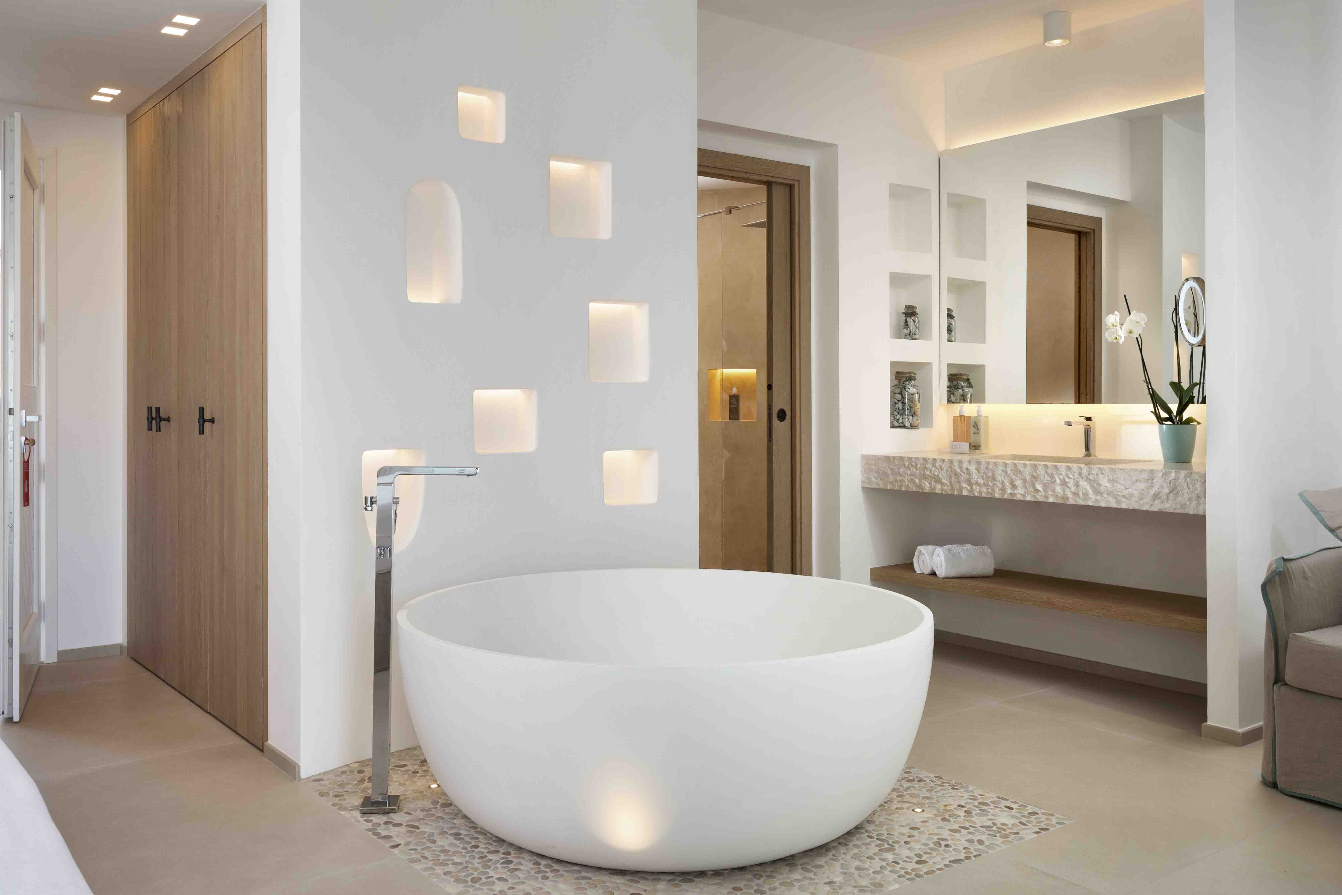 Pool Suite Gabbiano Azzurro Sardinia Hotel Bathroom and Bathtub