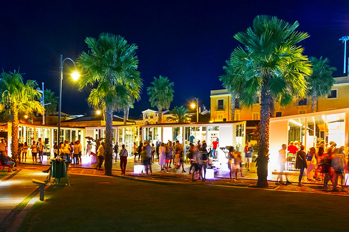 Golfo Aranci shopping by night