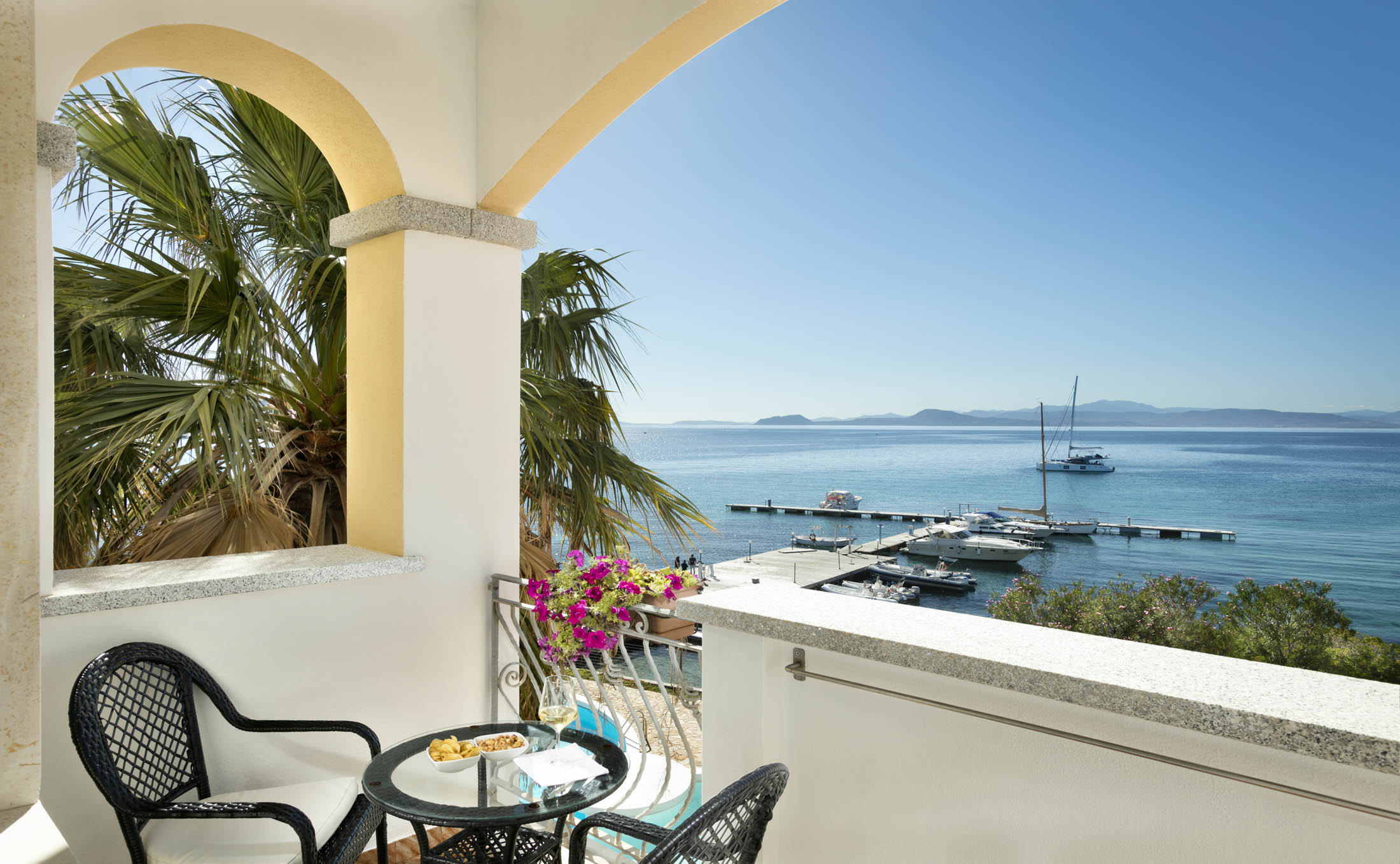 gabbiano-azzurro-hotel-suites-sardinia-golfo-aranci-comfort-room-balcony-sea-view