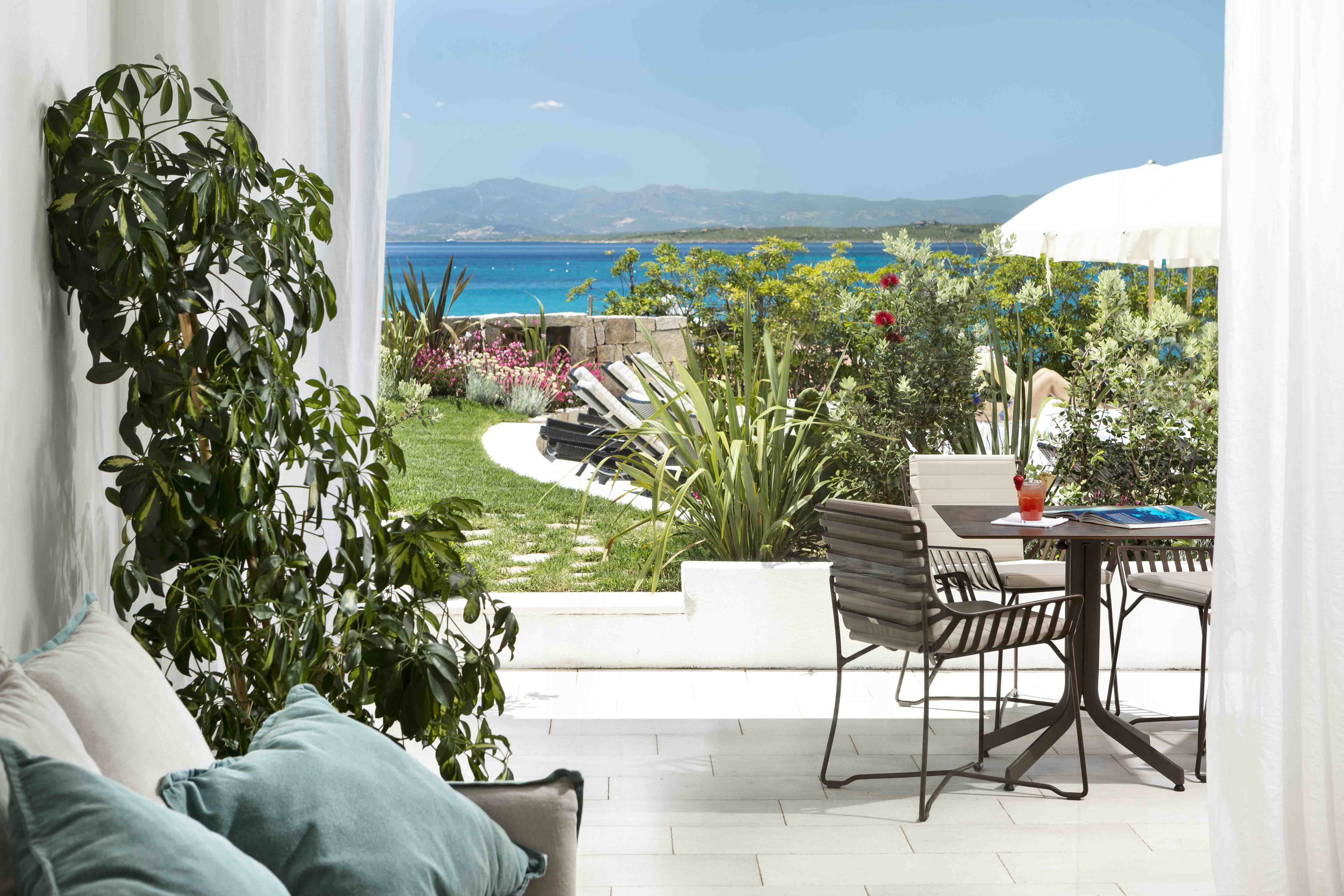 Charming Suite Gabbiano Azzurro Hotel Sardegna living area