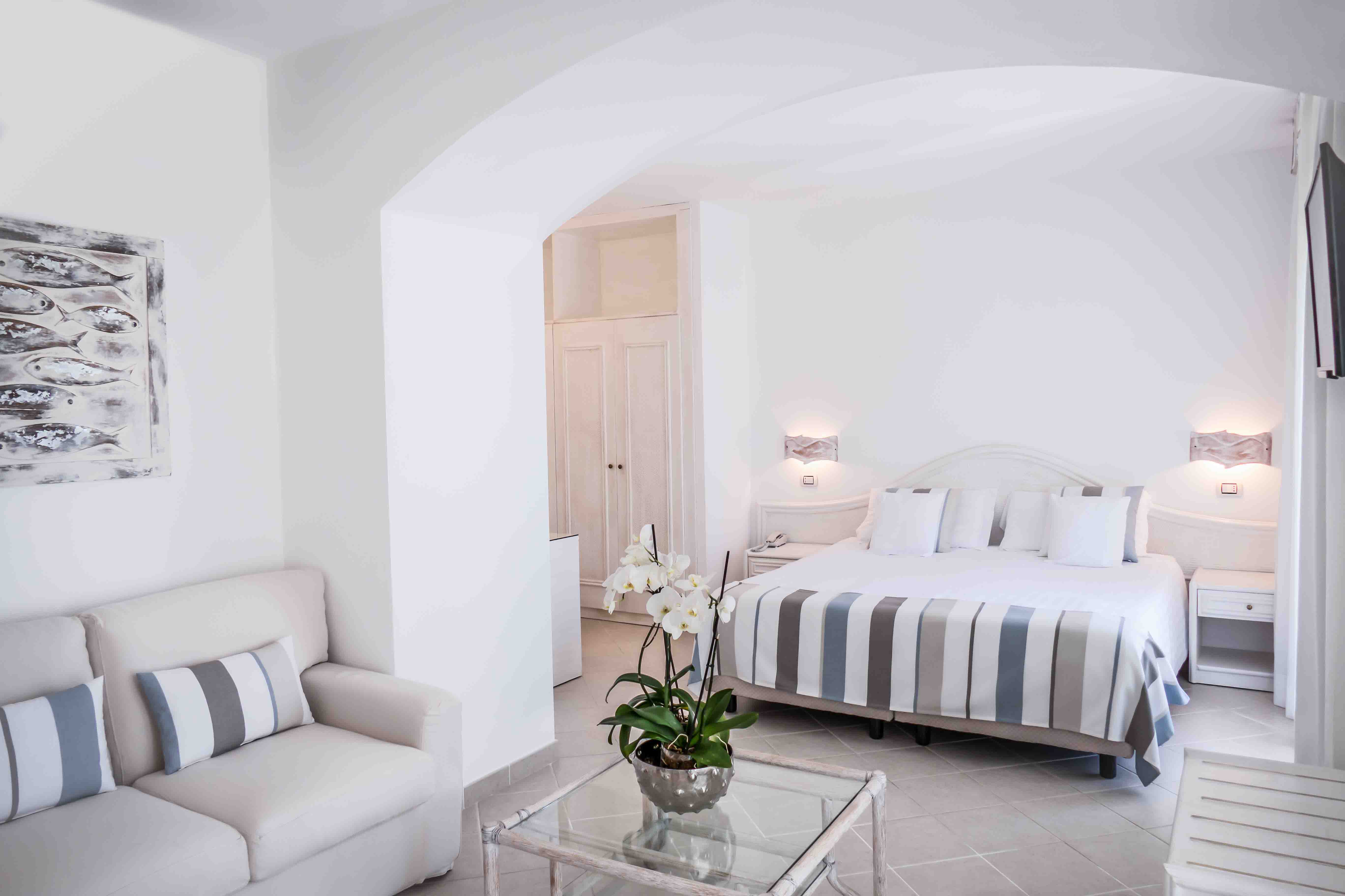 gabbiano-azzurro-hotel-golfo-aranci-sardinia-Junior-Suite-Cala-Moresca-interior