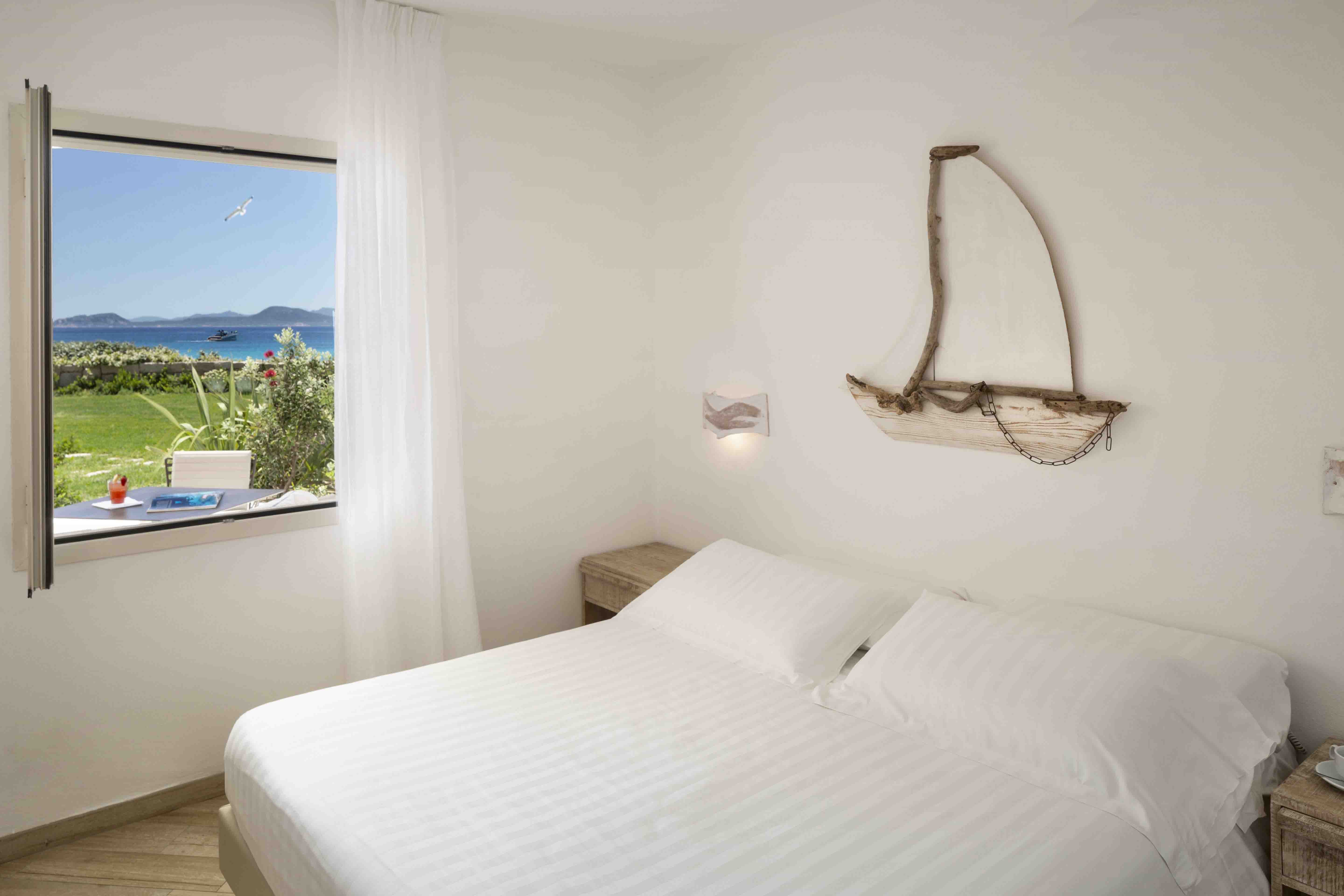 Charming Suite Gabbiano Azzurro Hotel Sardegna Main Bedroom