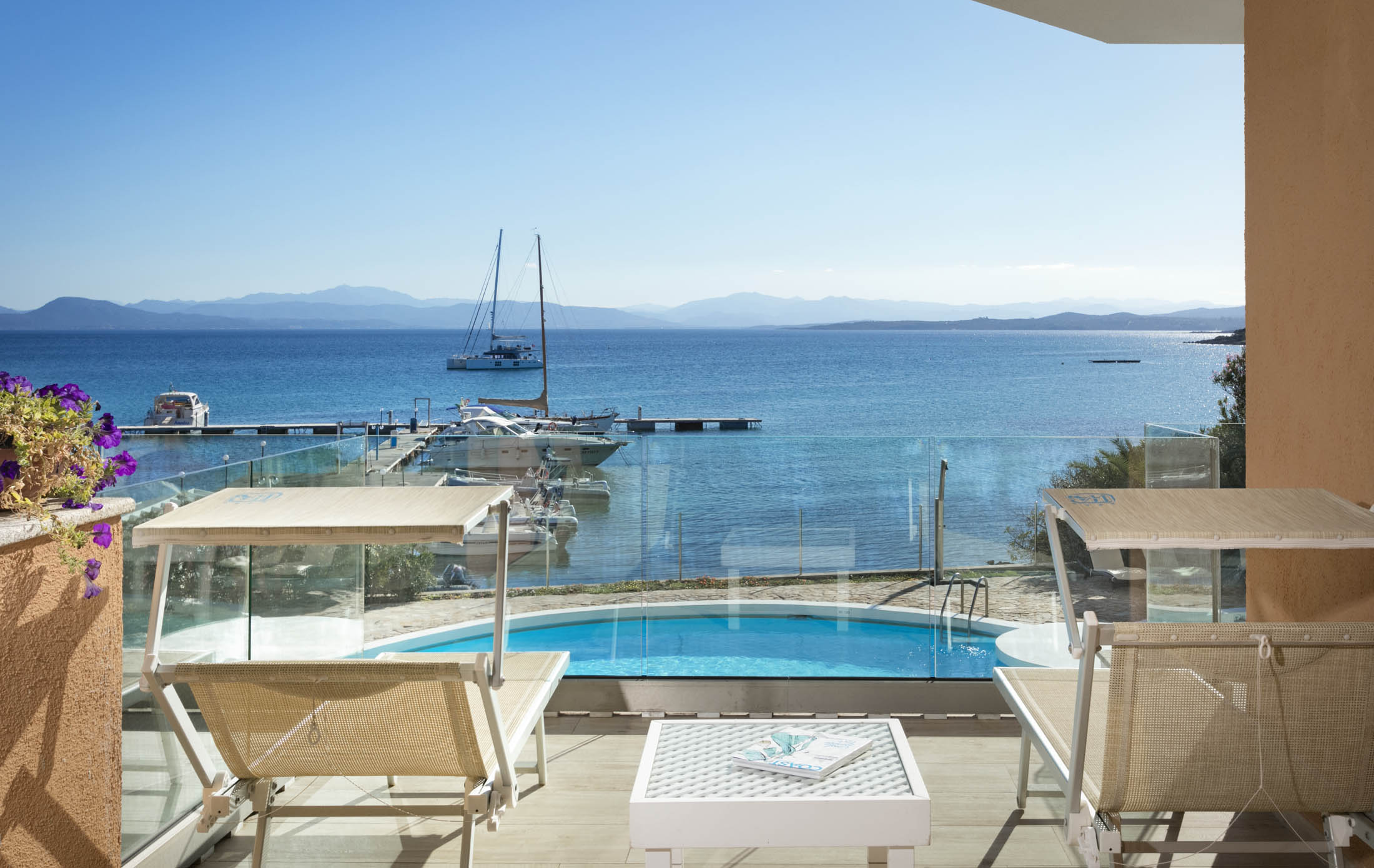 gabbiano-azzurro-hotel-suites-golfo-aranci-sardinia-luxury-suite-terrace-solarium