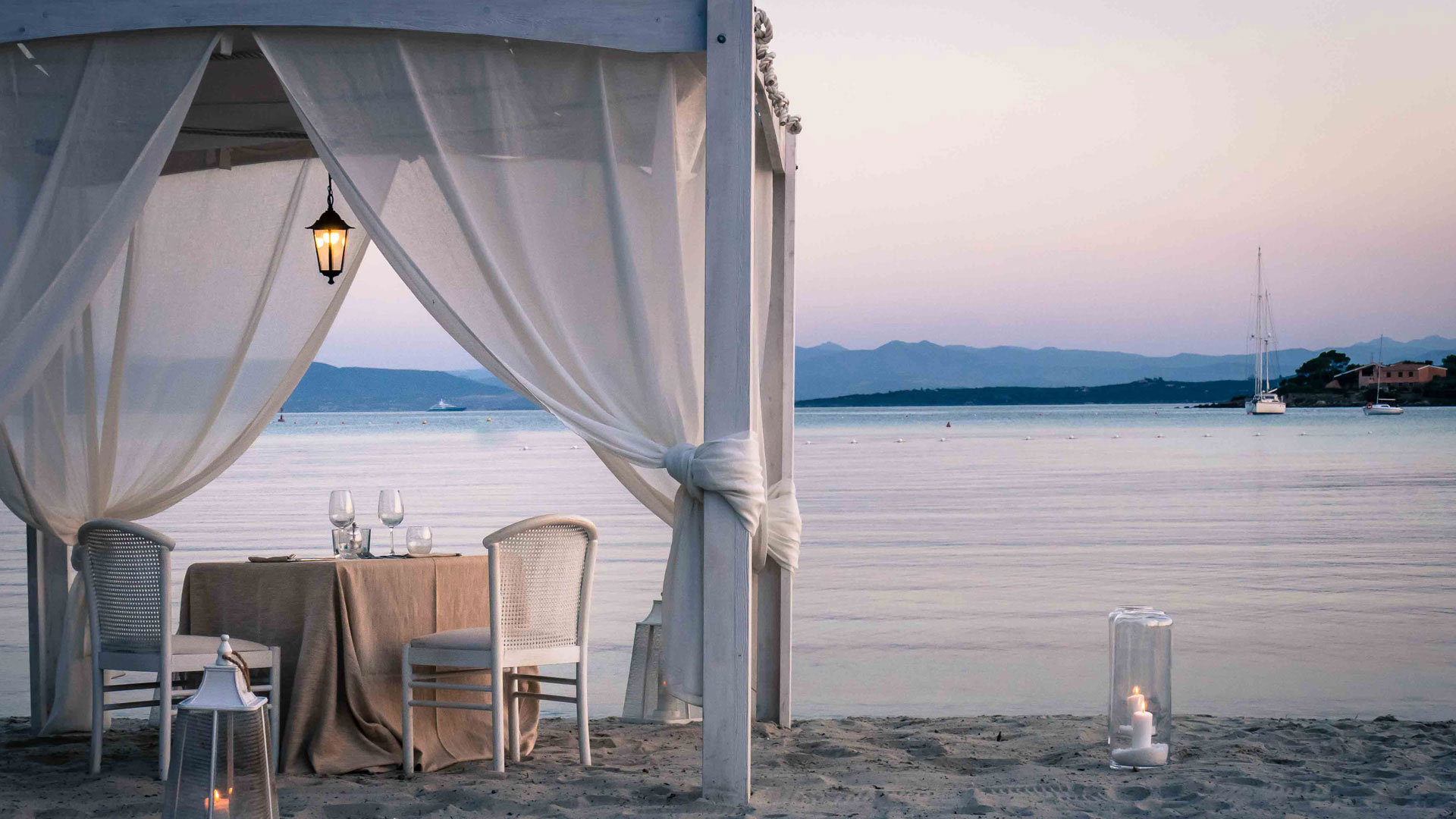 Romantica cena in spiaggia